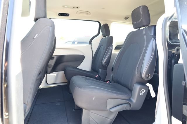 Used 2022 Chrysler Voyager LX image 27
