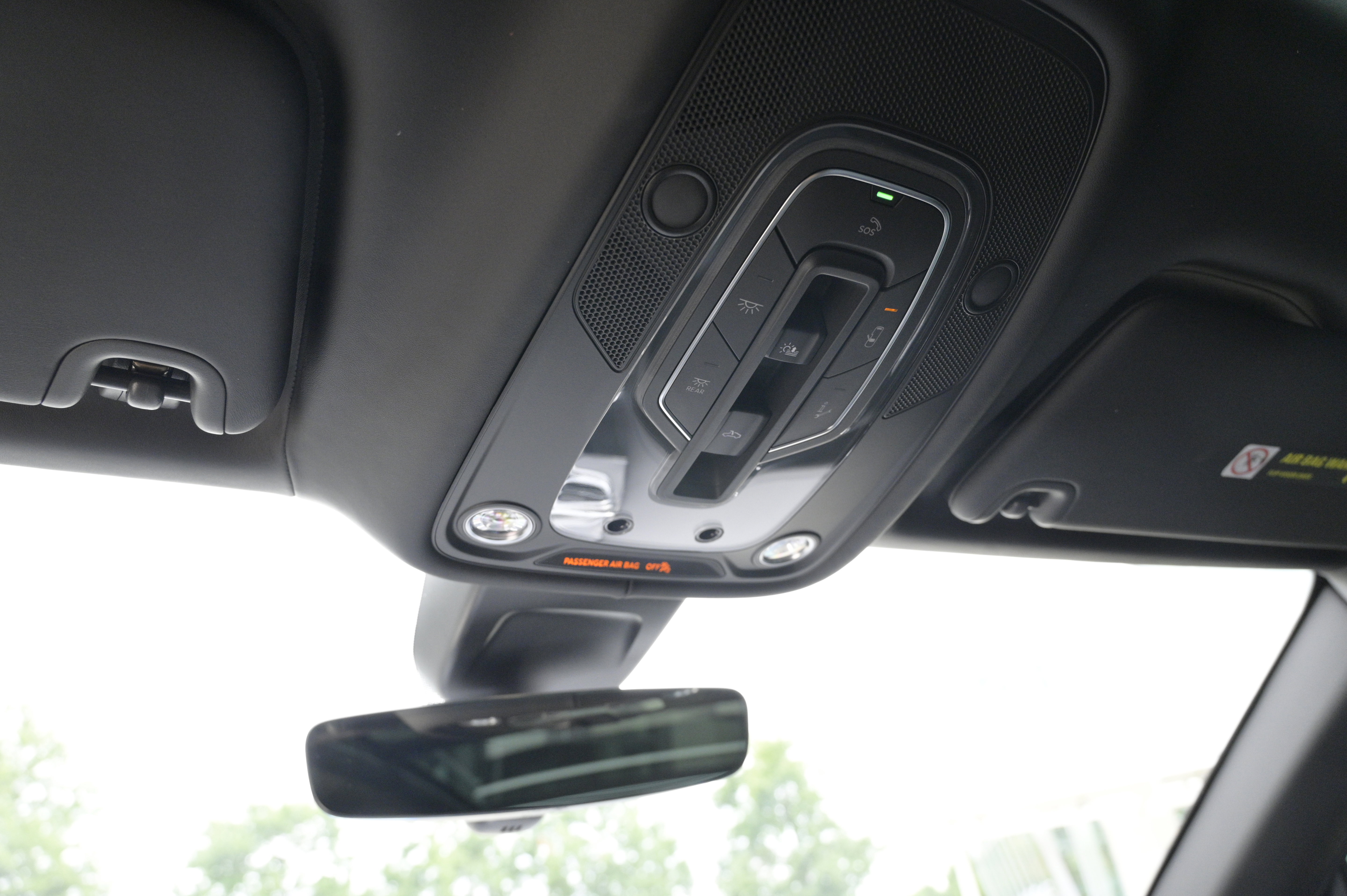 Used 2021 Bentley Bentayga AWD/4WD image 32