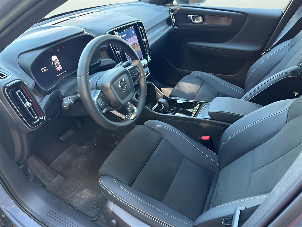Used 2023 Volvo XC40 Recharge Plus image 11