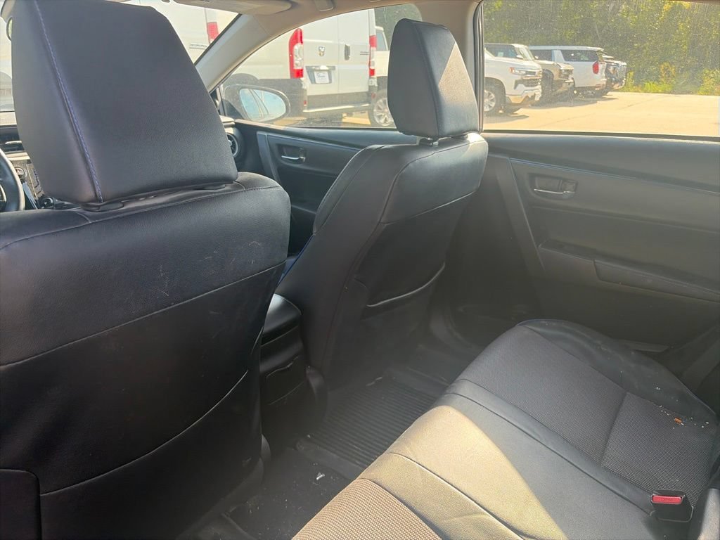 Used 2017 Toyota Corolla SE w/ SE Premium Package FWD image 11