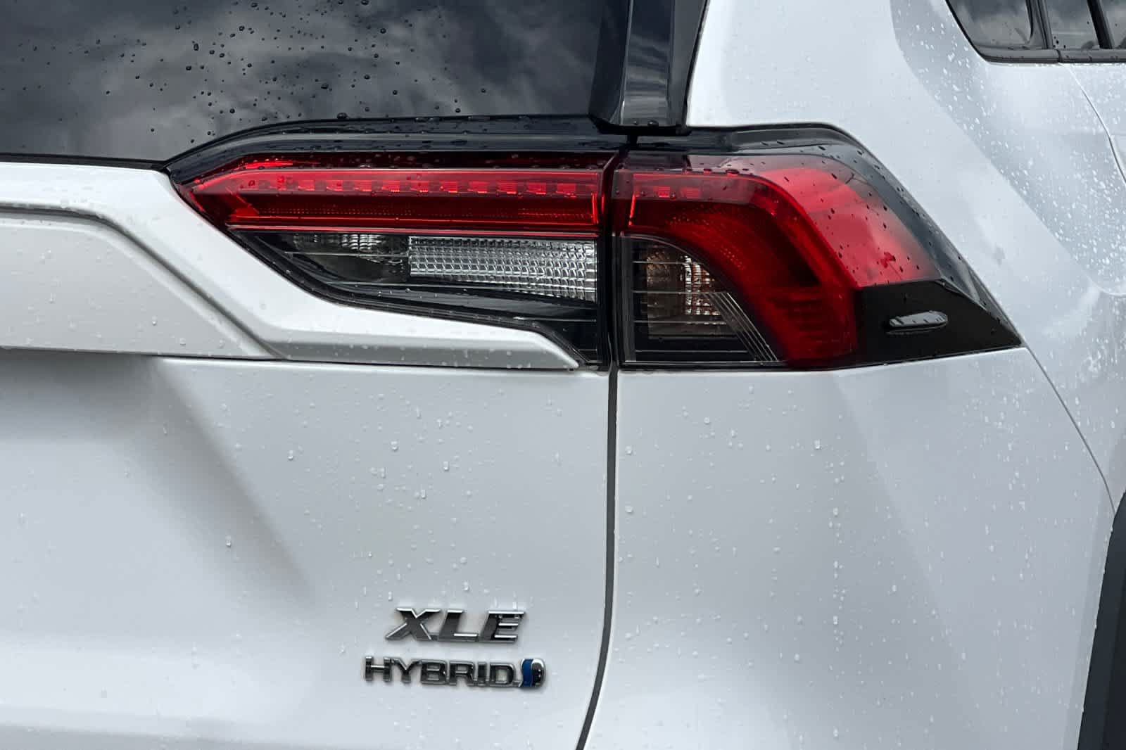 Used 2022 Toyota RAV4 XLE AWD/4WD image 32