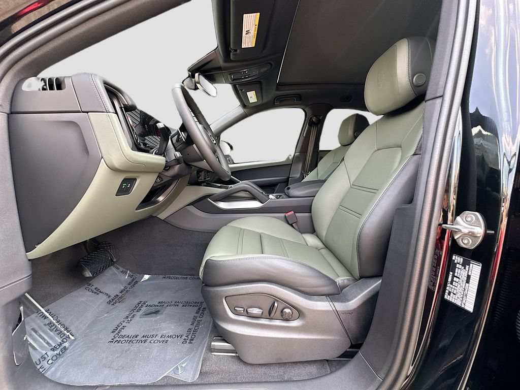 New 2026 Porsche Cayenne Coupe AWD/4WD image 5