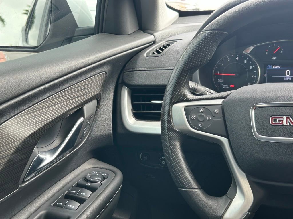 Used 2024 GMC Terrain SLE w/ Driver Convenience Package FWD image 13
