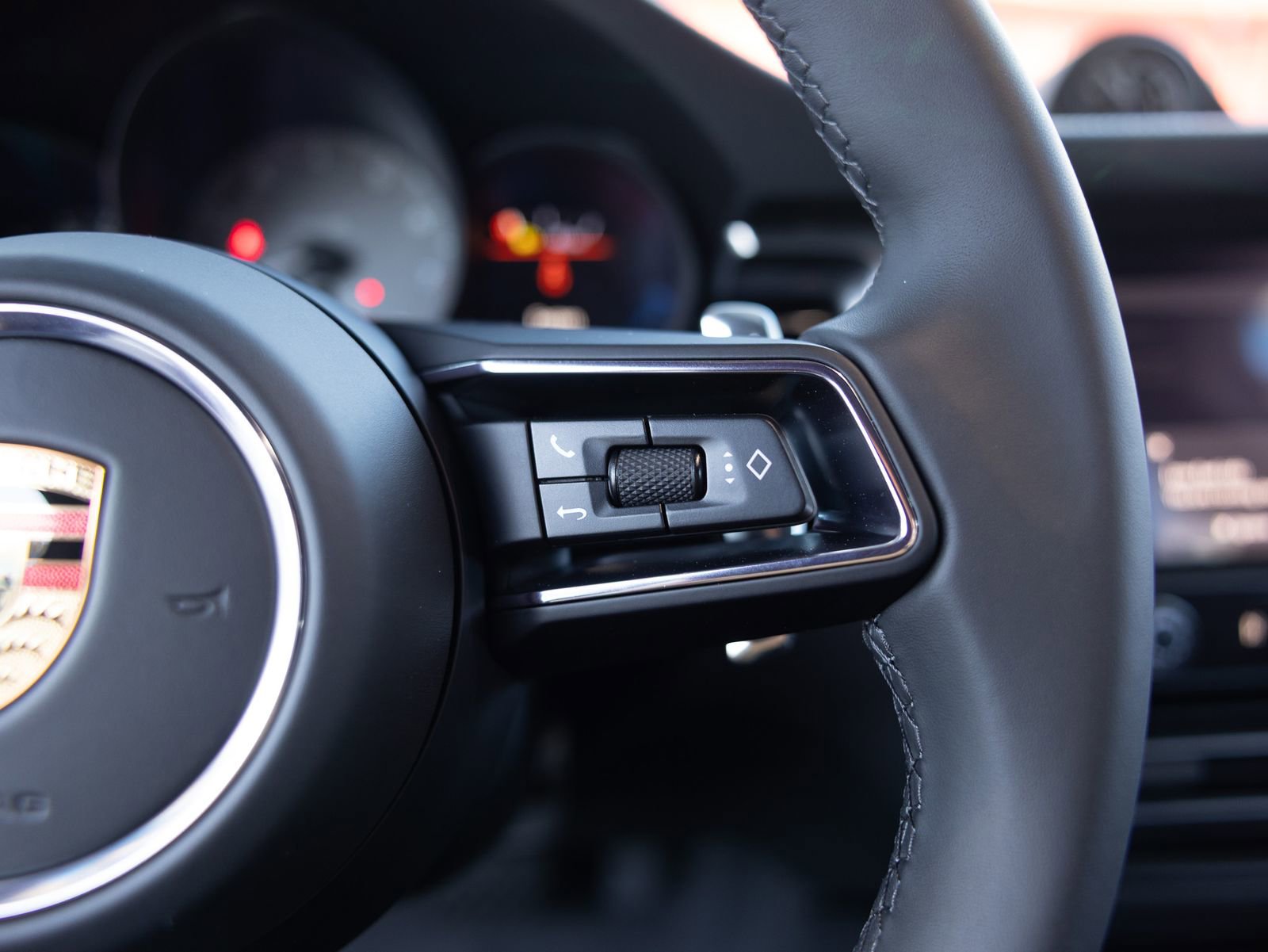 Certified 2025 Porsche Macan S image 41