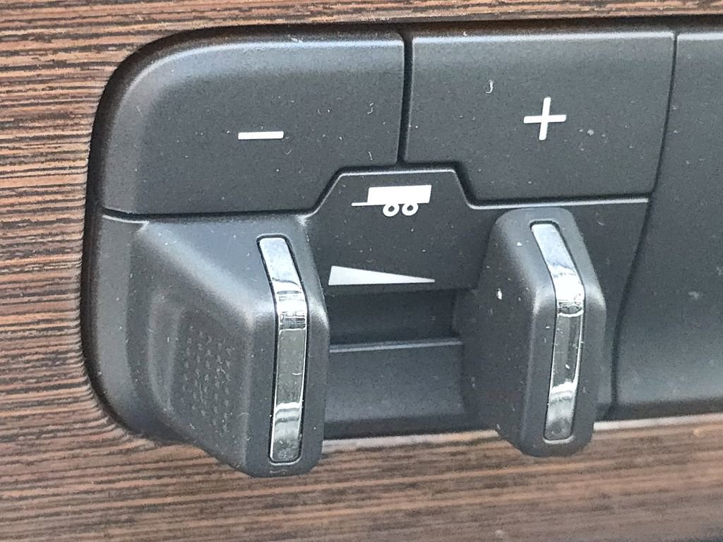 Used 2016 RAM 1500 Laramie image 36