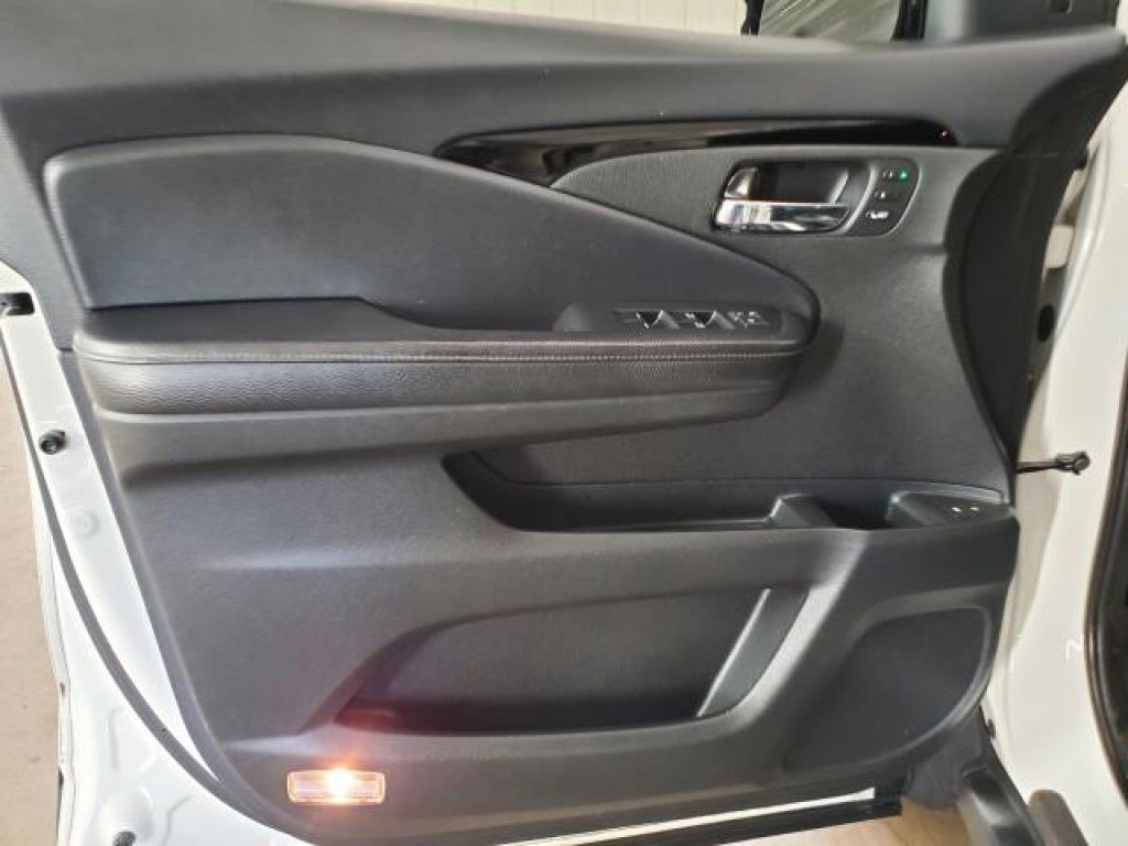 Used 2017 Honda Pilot Touring image 15