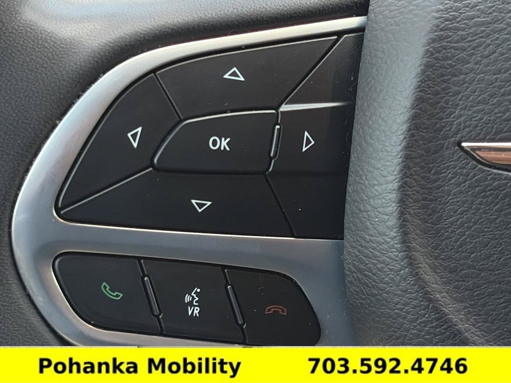 Used 2023 Chrysler Pacifica Touring-L FWD image 15