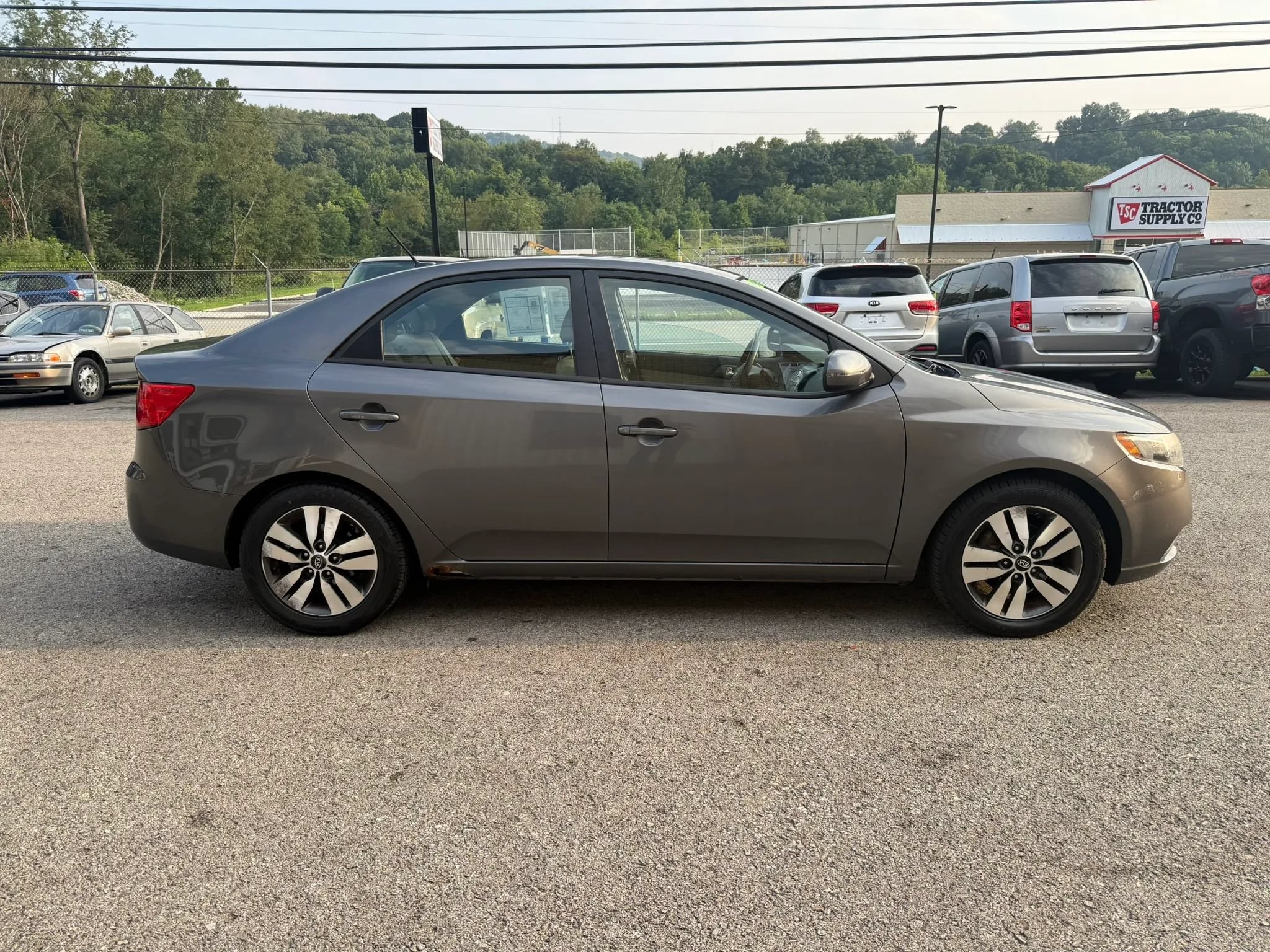 Used 2013 Kia Forte EX w/ Premium Pkg FWD image 4