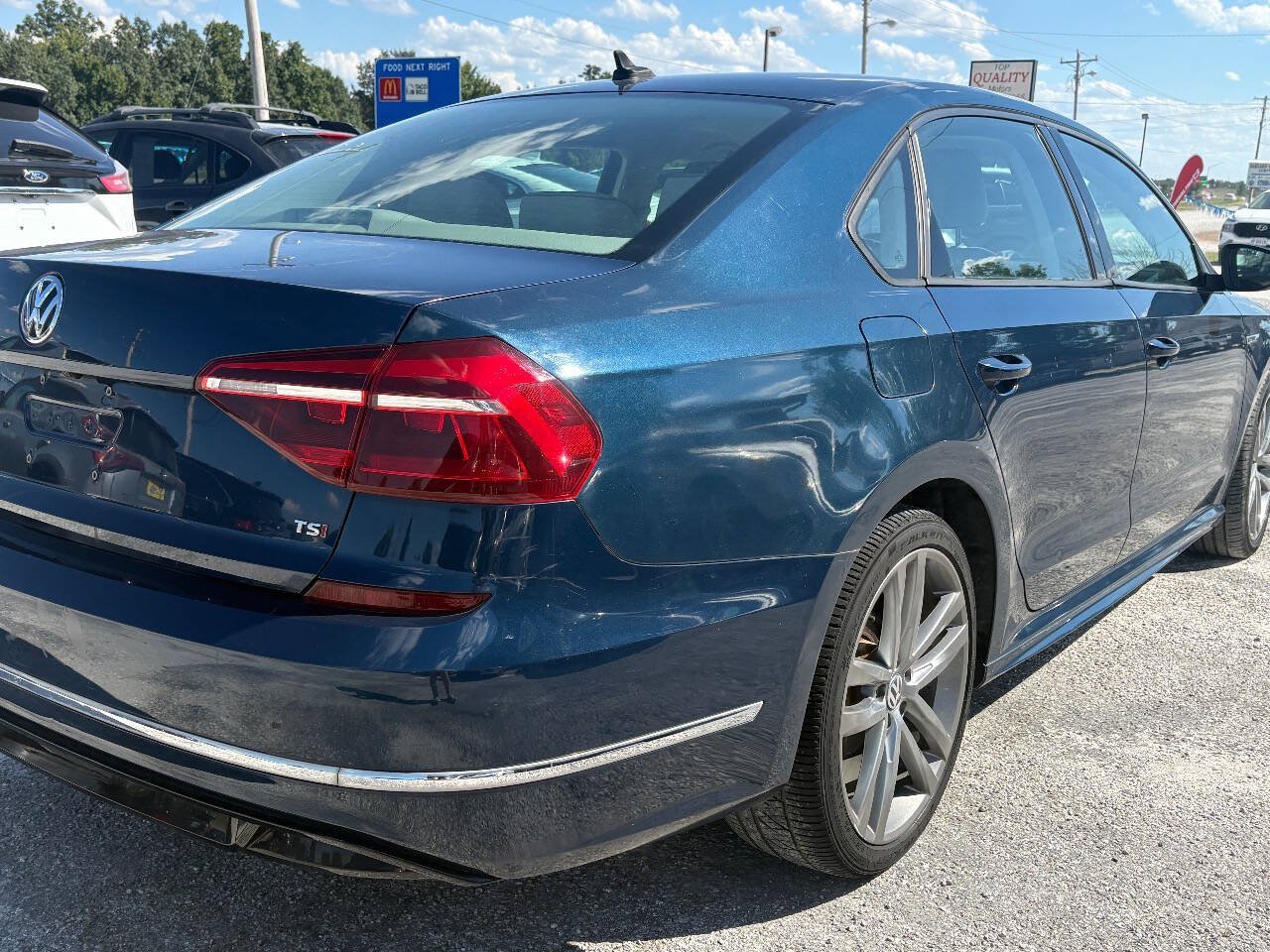 Used 2018 Volkswagen Passat 2.0T R-Line FWD image 9