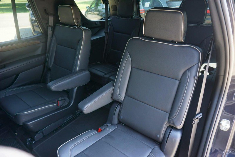 Used 2023 Chevrolet Tahoe Premier AWD/4WD image 32