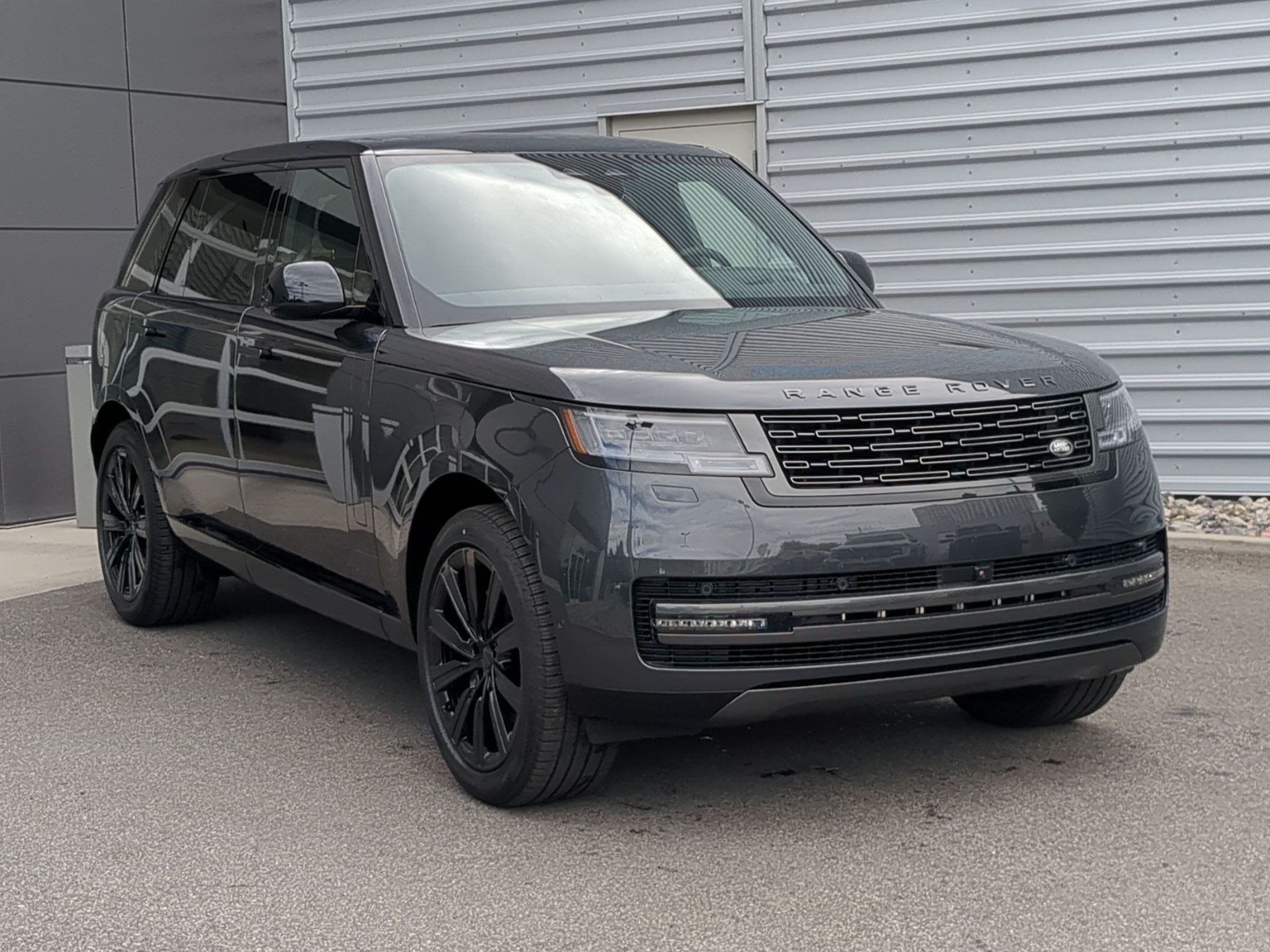 New 2026 Land Rover Range Rover Long Wheelbase SE AWD/4WD image 3