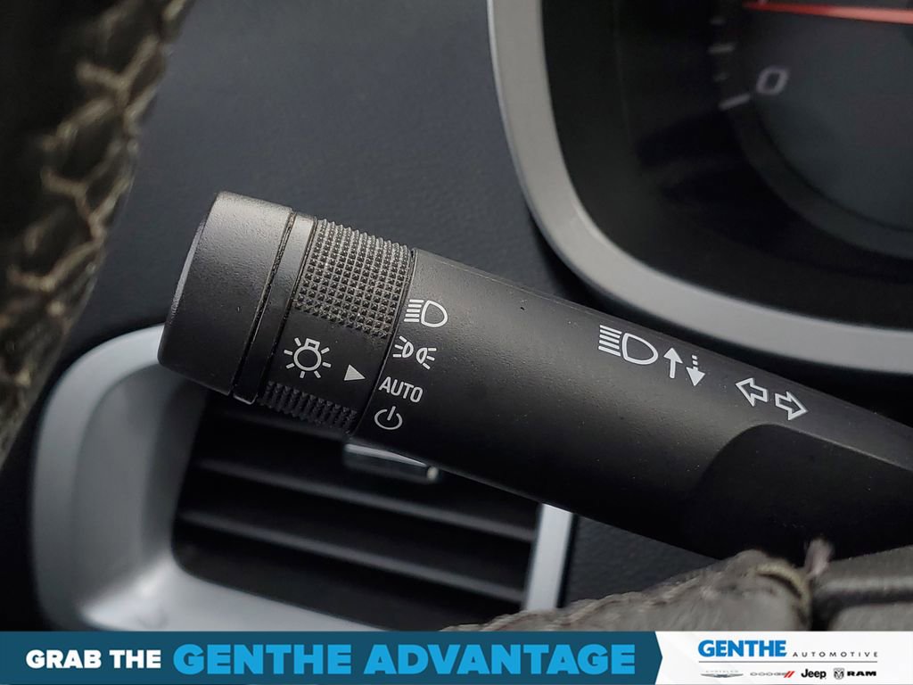 Used 2015 Chevrolet Equinox LT w/ Driver Convenience Package image 13