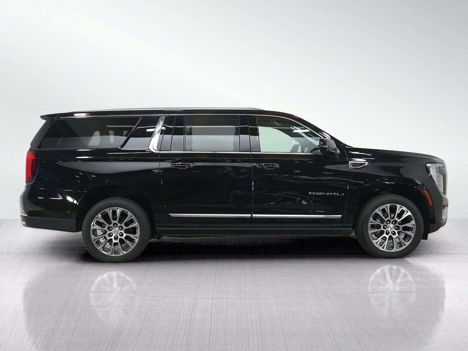 Used 2025 GMC Yukon XL Denali w/ Sun & Power Step Package AWD/4WD image 6