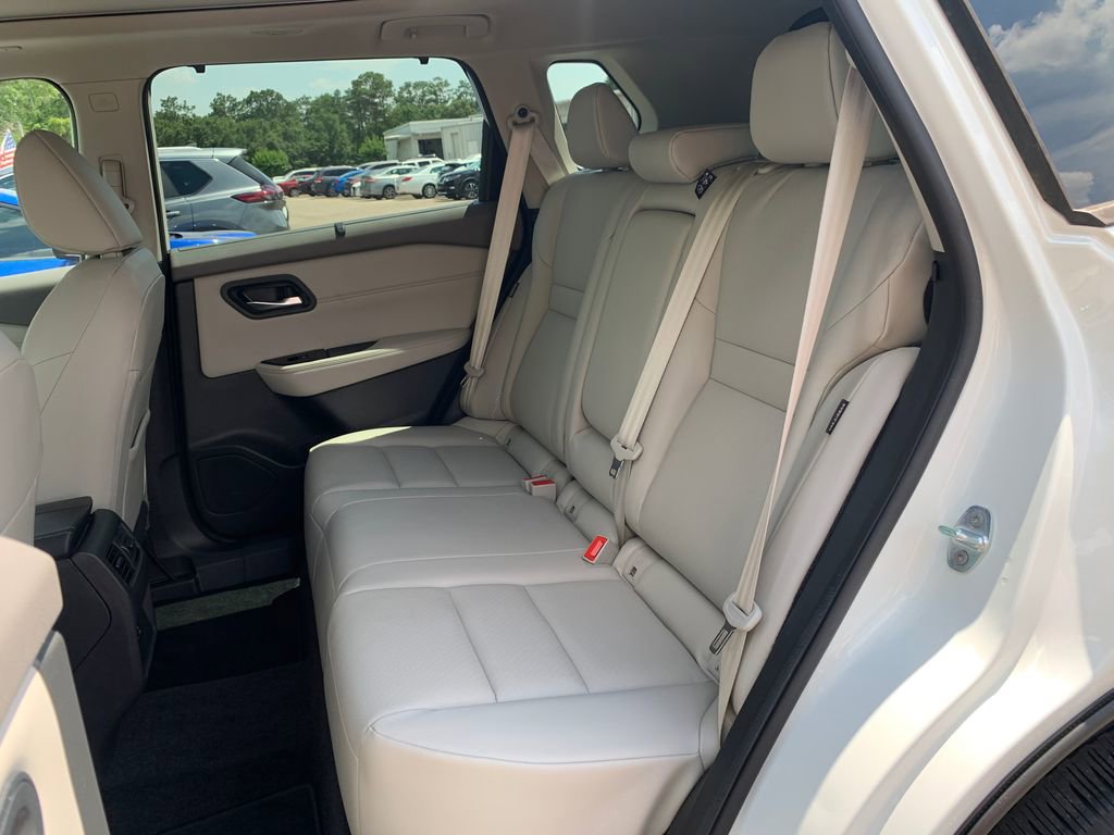 Used 2023 Nissan Rogue SV w/ SV Premium B Package FWD image 11