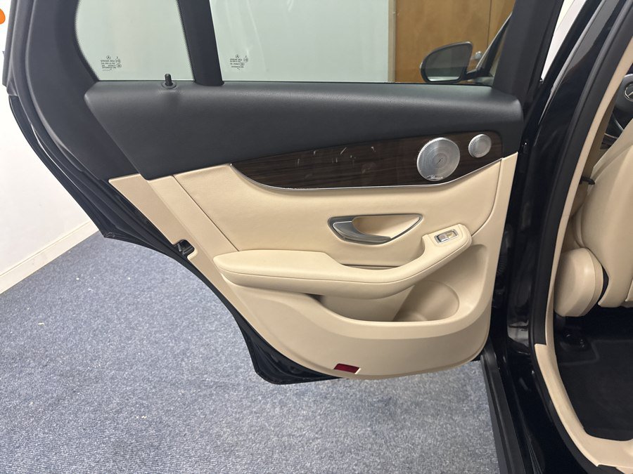 Used 2018 Mercedes-Benz GLC 300 4MATIC w/ Multimedia Package image 10
