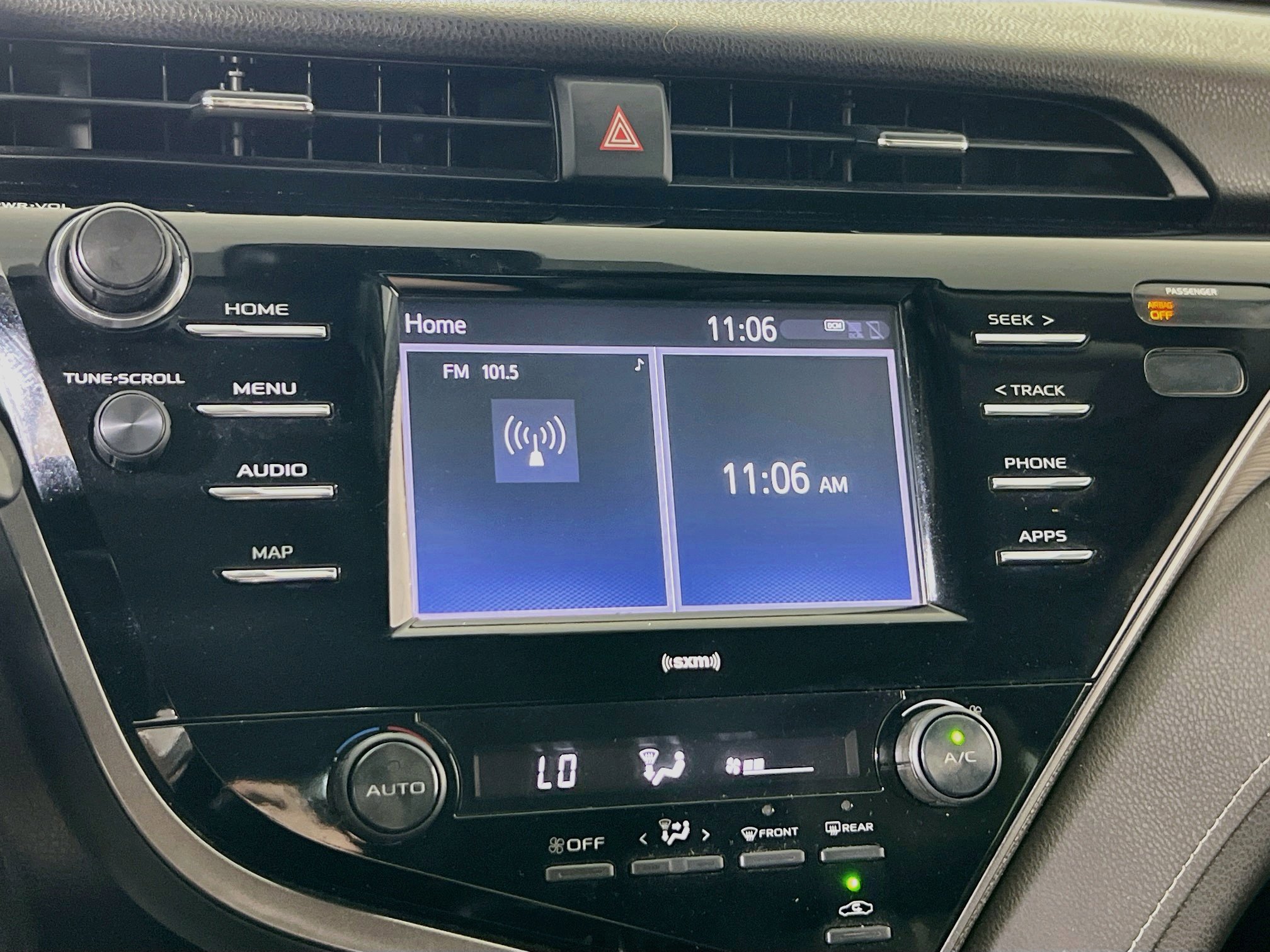 Used 2020 Toyota Camry SE image 14