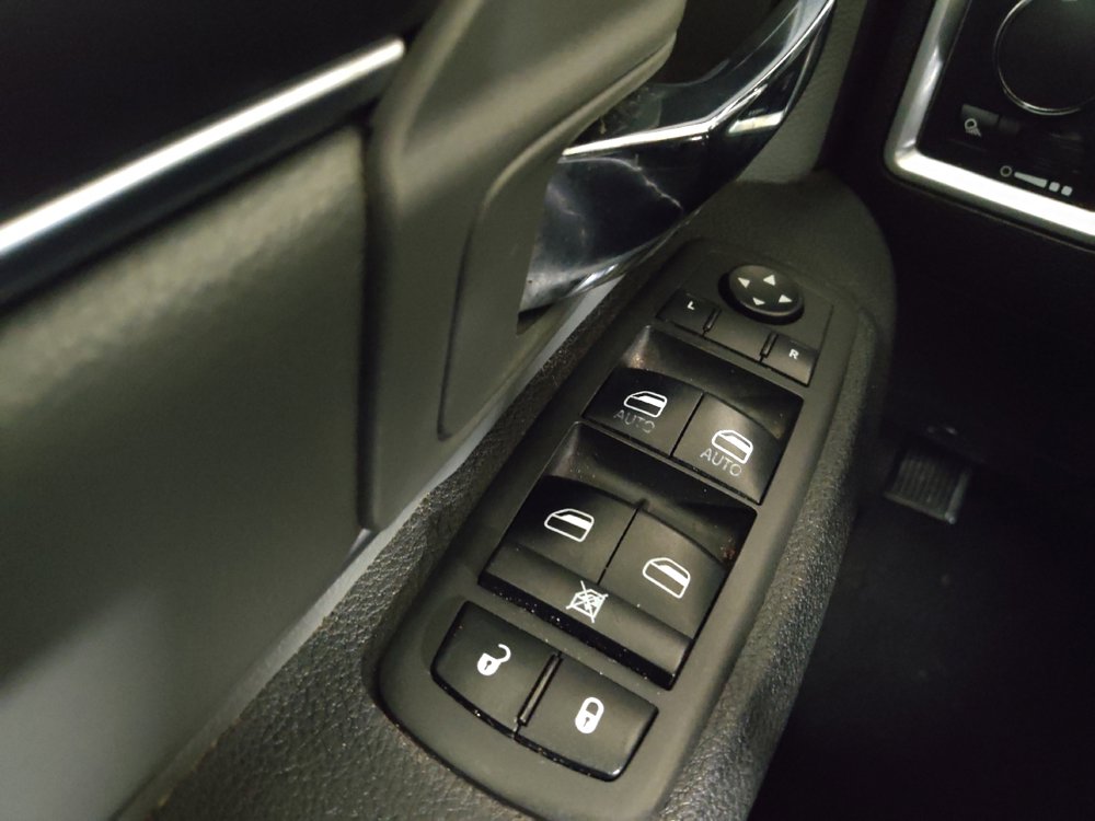 Used 2021 RAM 1500 Classic SLT image 27