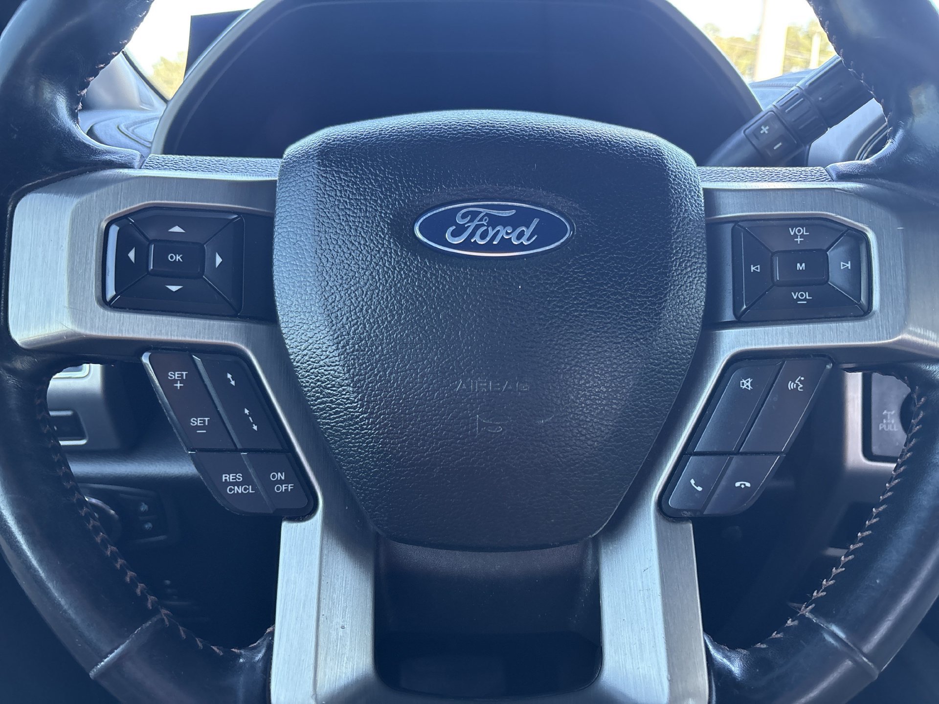 Used 2021 Ford F250 Platinum w/ FX4 Off-Road Package AWD/4WD image 9