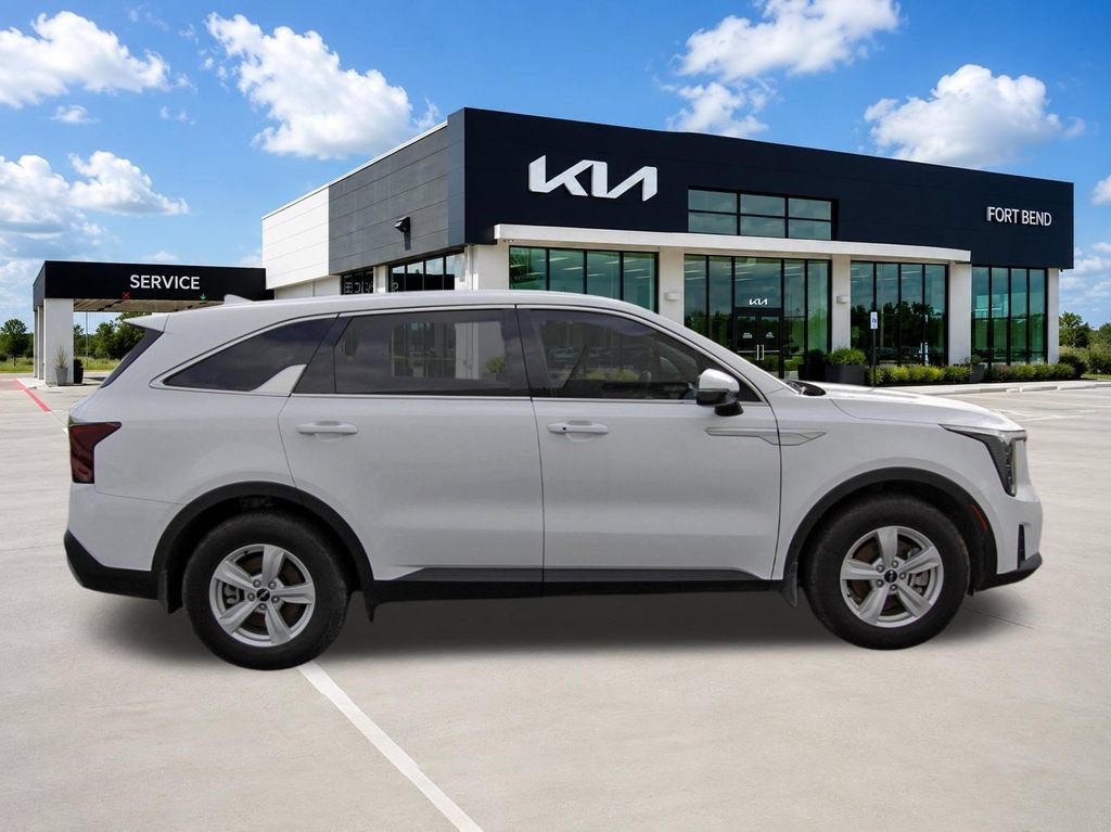 Certified 2026 Kia Sorento LX FWD image 4