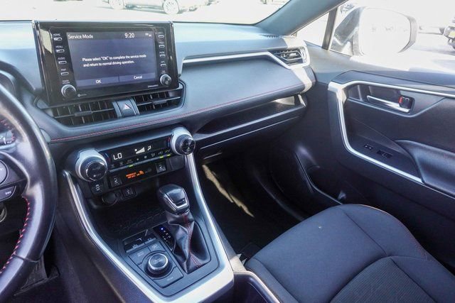 Used 2022 Toyota RAV4 SE image 23