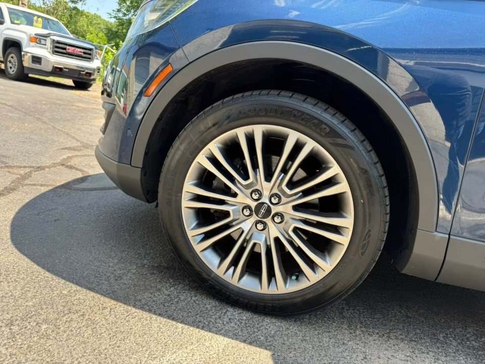 Used 2017 Lincoln MKX Reserve w/ Driver Assistance Package AWD/4WD image 9