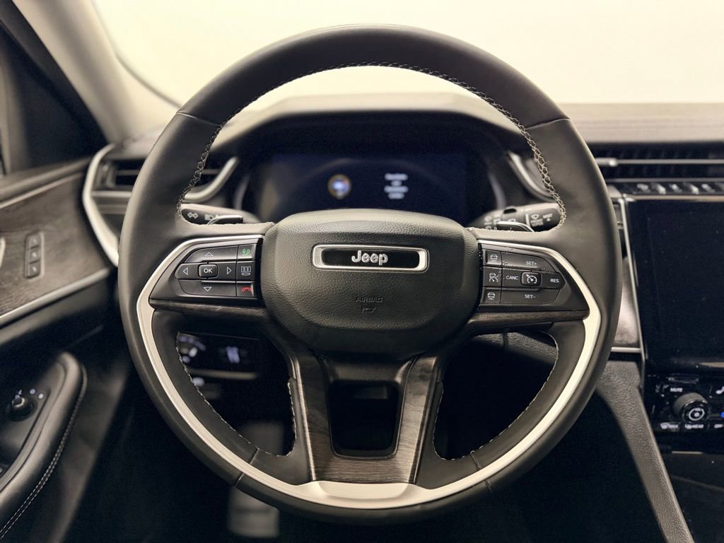 Used 2023 Jeep Grand Cherokee L Limited w/ Black Appearance Package image 14