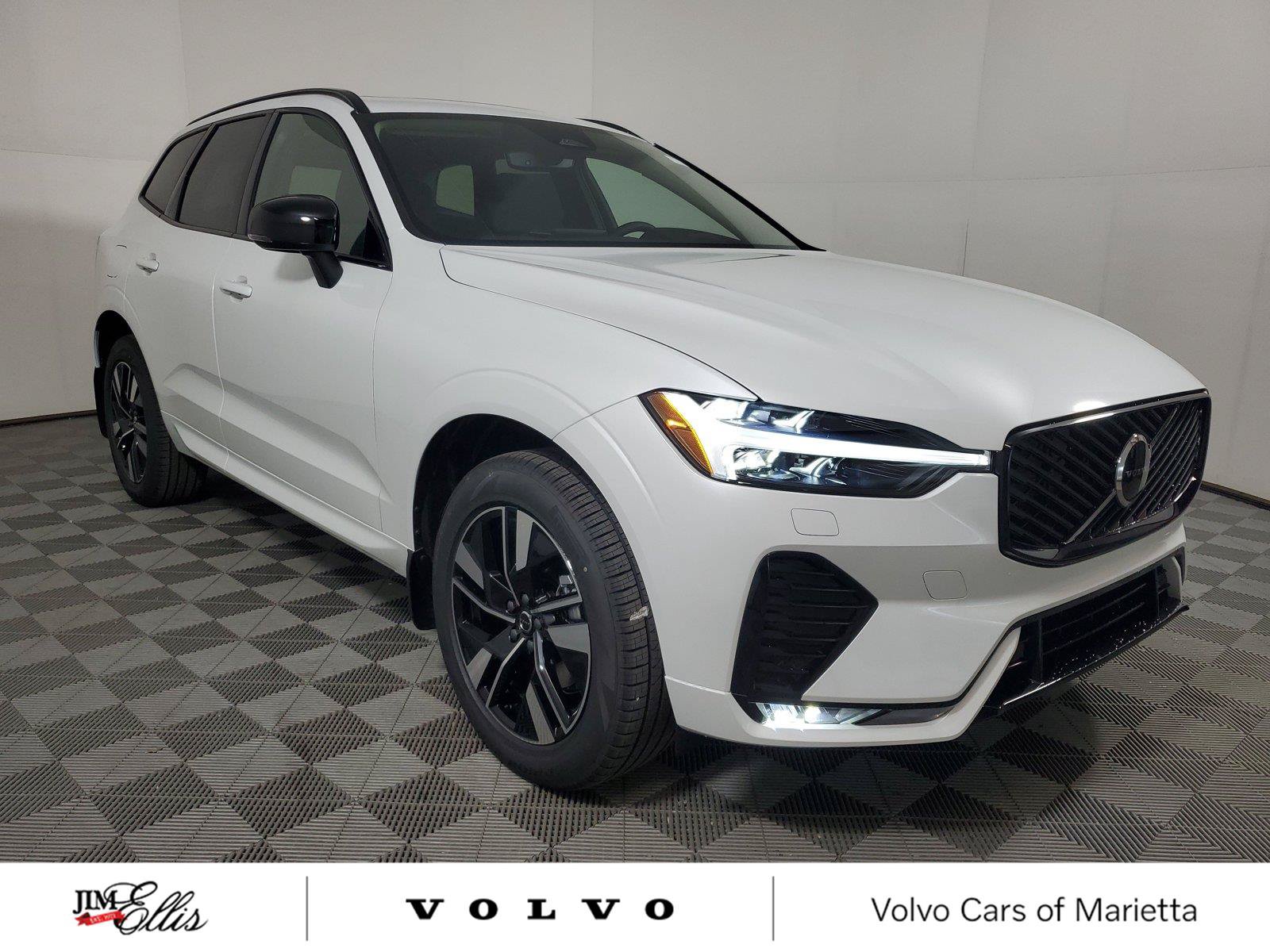 New 2026 Volvo XC60 B5 Core w/ Climate Package