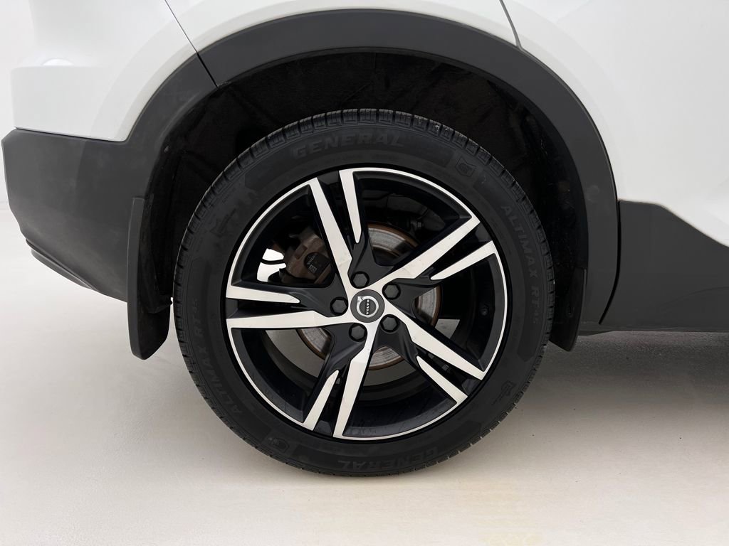 Used 2021 Volvo XC40 T5 R-Design image 31