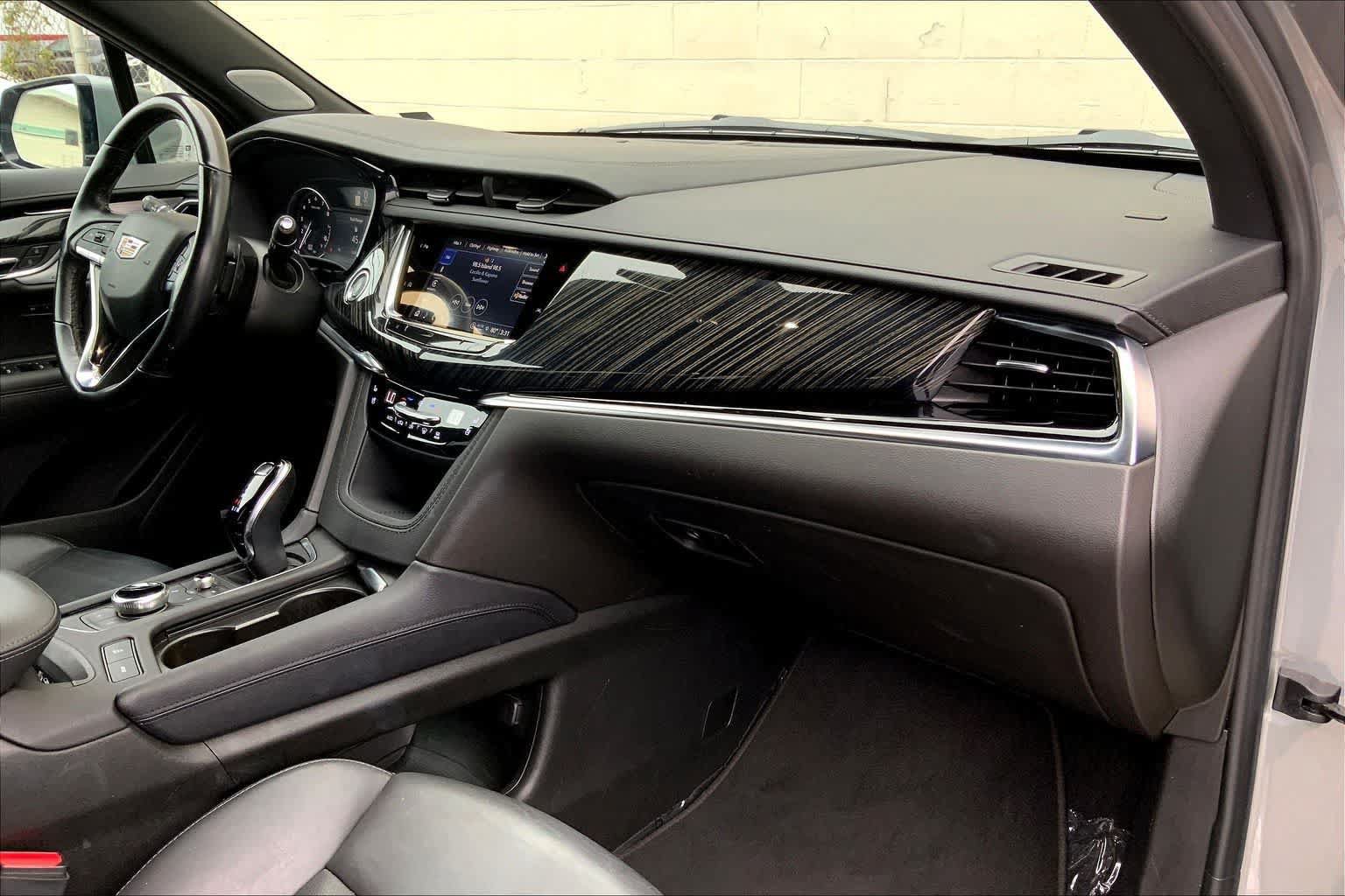 Used 2024 Cadillac XT6 Premium Luxury FWD image 23