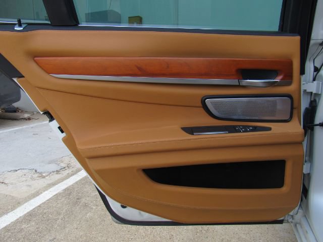 Used 2013 BMW ALPINA B7 xDrive w/ Driver Assistance Pkg AWD/4WD image 19