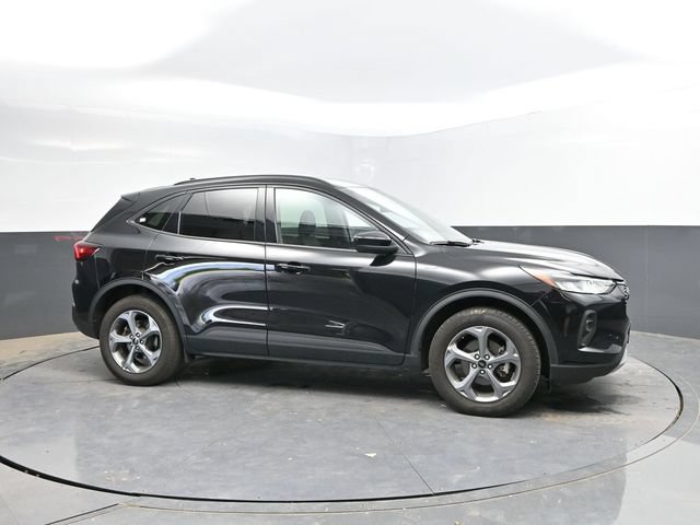 Used 2025 Ford Escape ST-Line Select AWD/4WD image 3