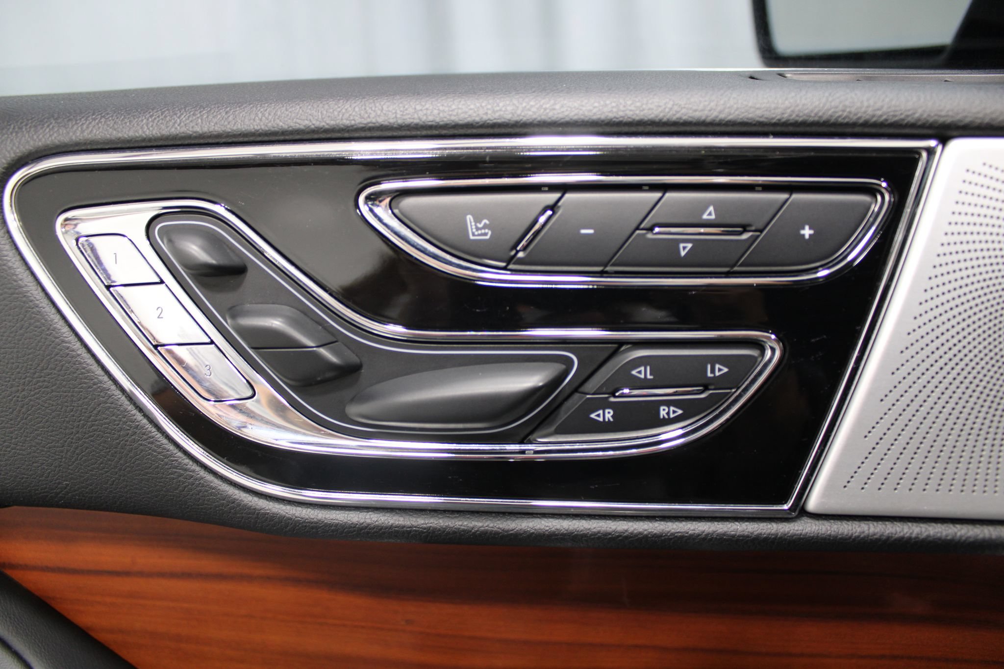 Used 2019 Lincoln Navigator Reserve AWD/4WD image 51