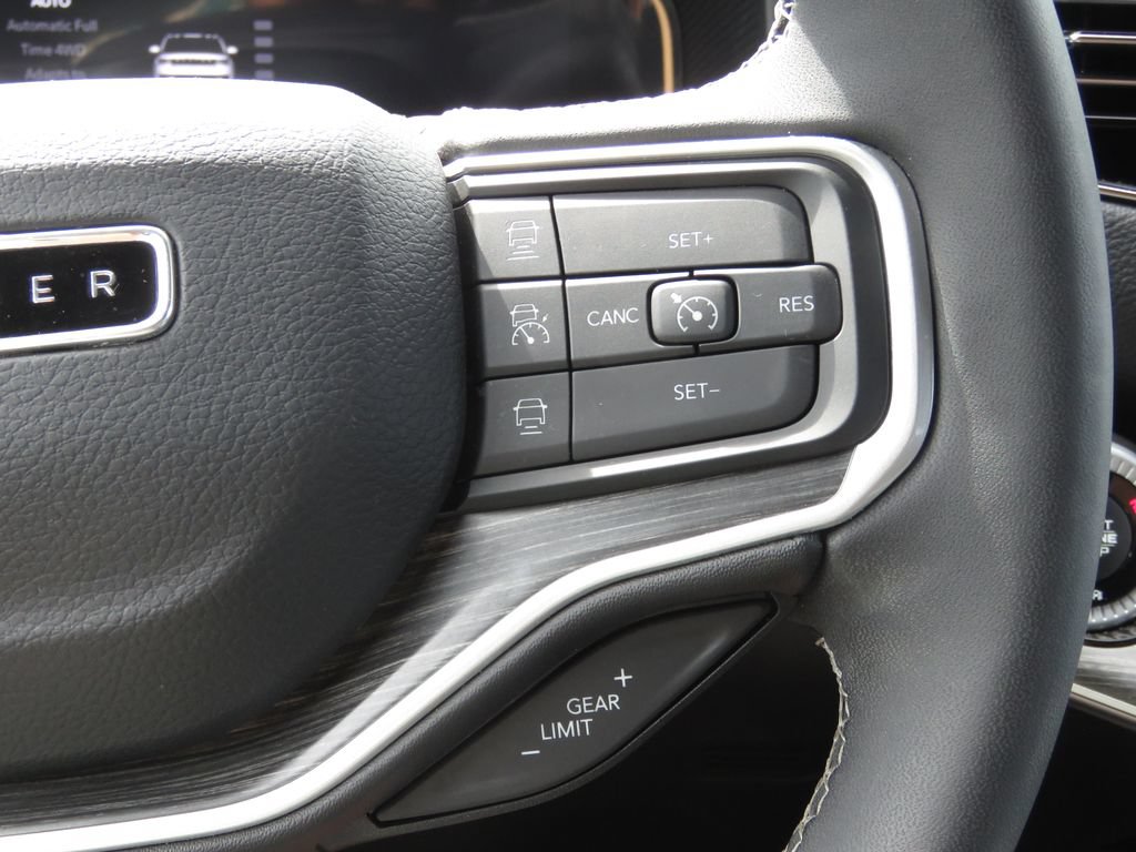 Used 2023 Jeep Wagoneer Series III w/ Convenience Group I AWD/4WD image 26
