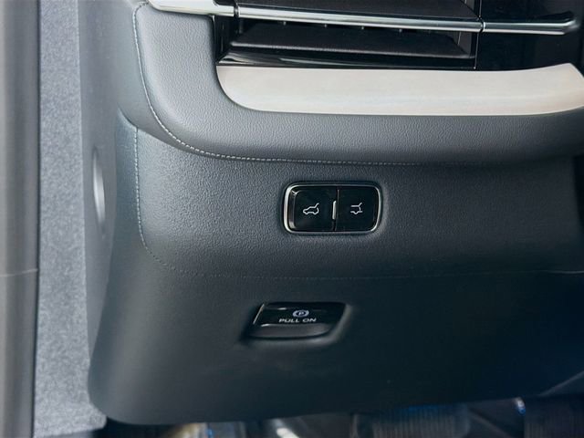 New 2026 Lincoln Navigator L Premier AWD/4WD image 11