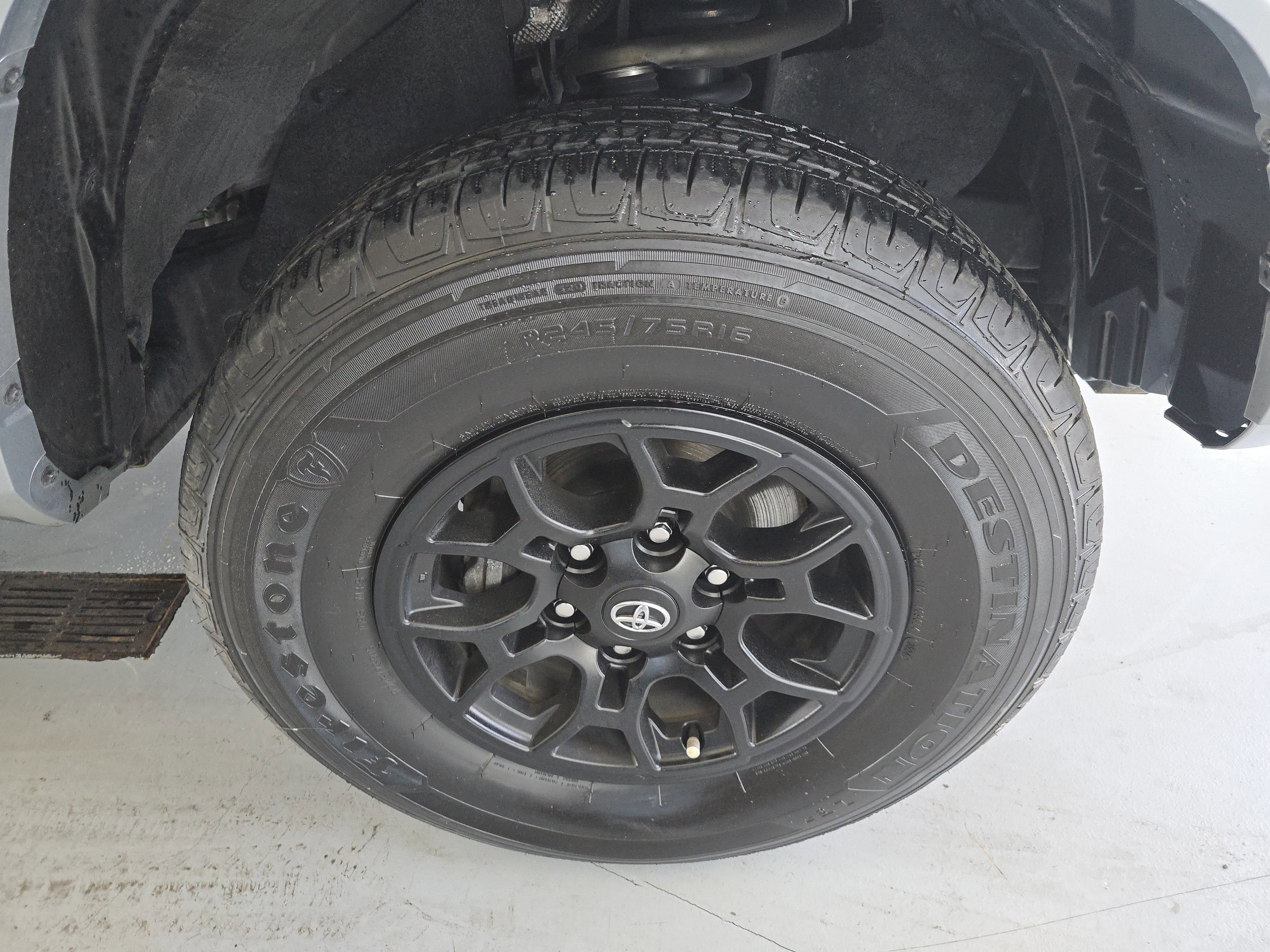 Used 2022 Toyota Tacoma SR5 w/ Technology Package image 11