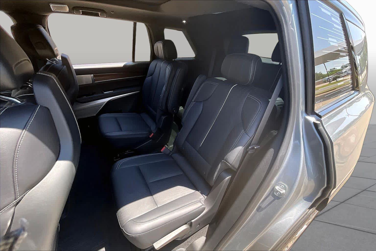 Used 2026 Cadillac Vistiq Sport w/ LPO, Floor Liner Package AWD/4WD image 19