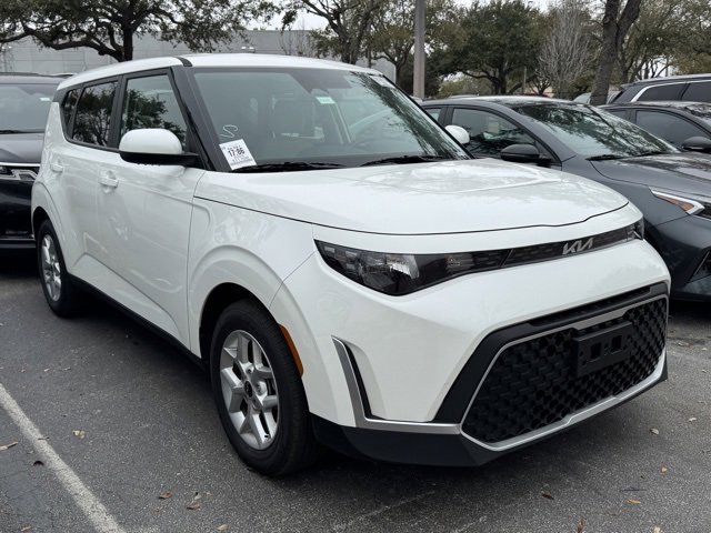 Certified 2025 Kia Soul LX image 9