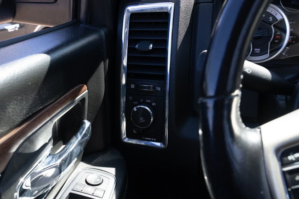 Used 2018 RAM 1500 Laramie w/ Convenience Group AWD/4WD image 14