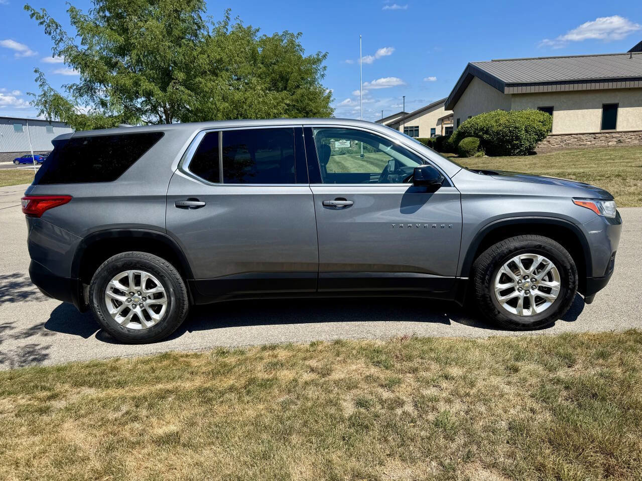 Used 2020 Chevrolet Traverse LS image 5
