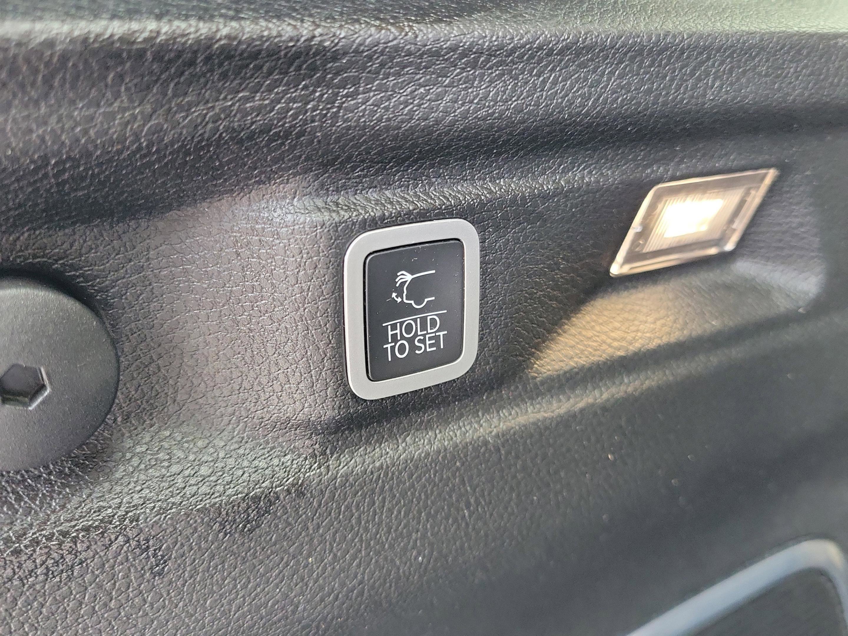 Used 2022 Jeep Grand Cherokee L Limited w/ Luxury Tech Group II image 11