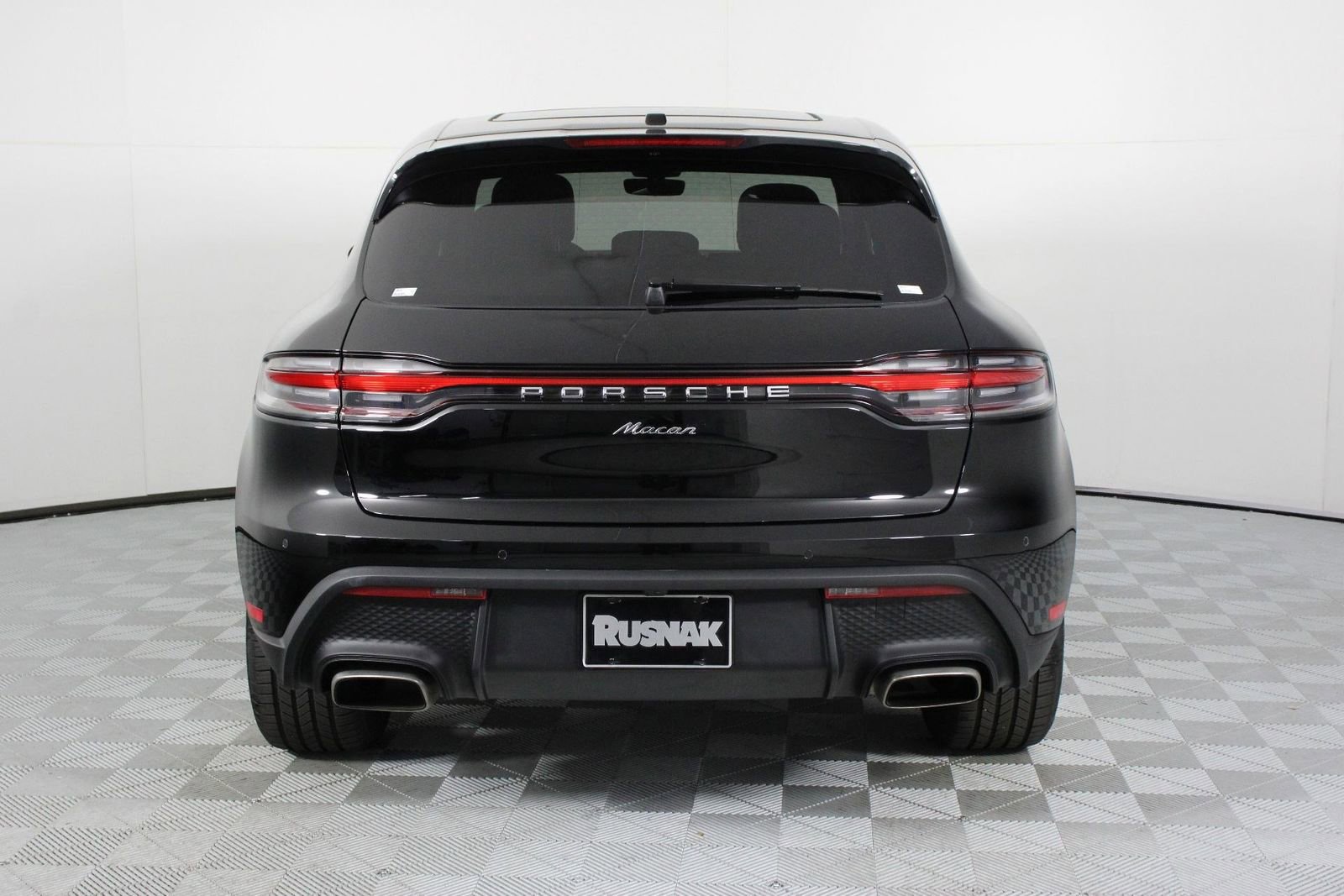 Certified 2025 Porsche Macan image 6