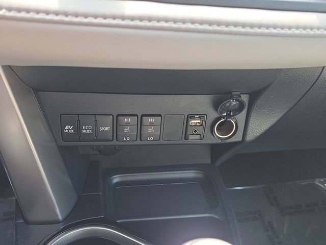 Used 2018 Toyota RAV4 Limited AWD/4WD image 17