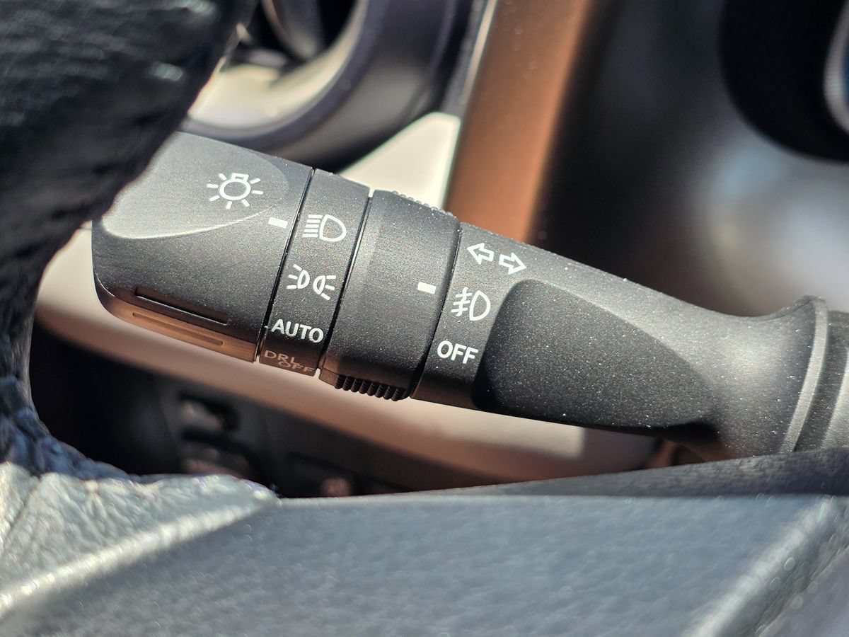 Used 2015 Toyota RAV4 Limited w/ Technology Package FWD image 47