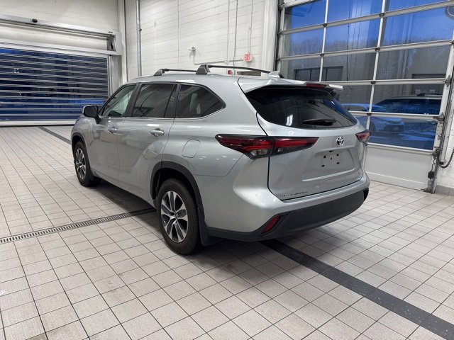 Used 2024 Toyota Highlander XLE image 3