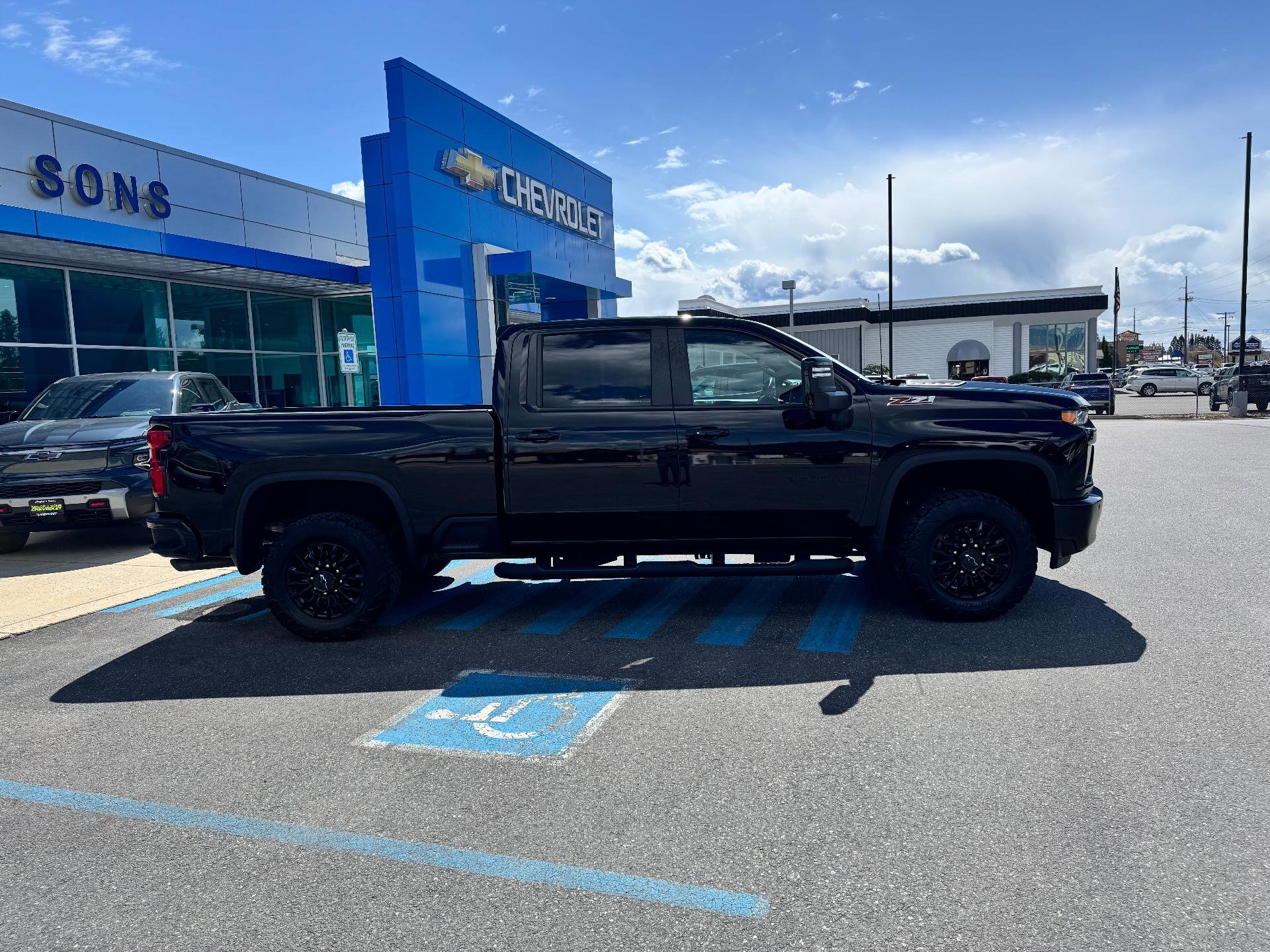 Used 2022 Chevrolet Silverado 2500 LTZ w/ LTZ Plus Package AWD/4WD image 8