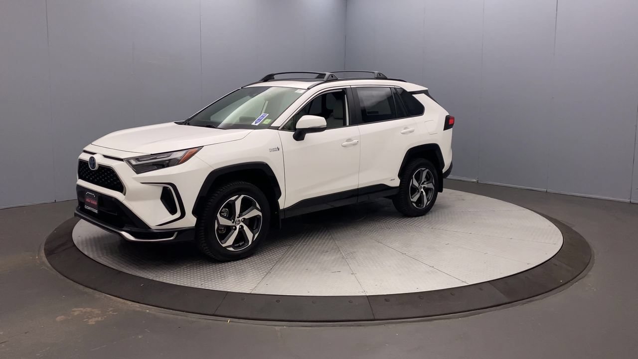 Used 2023 Toyota RAV4 SE w/ Weather & Moonroof Package AWD/4WD image 9