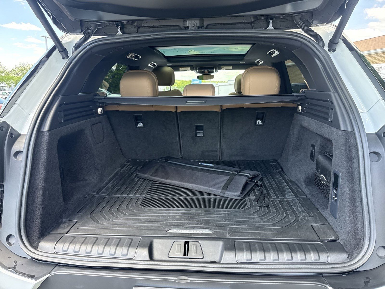 Used 2025 Land Rover Range Rover Sport SE AWD/4WD image 24