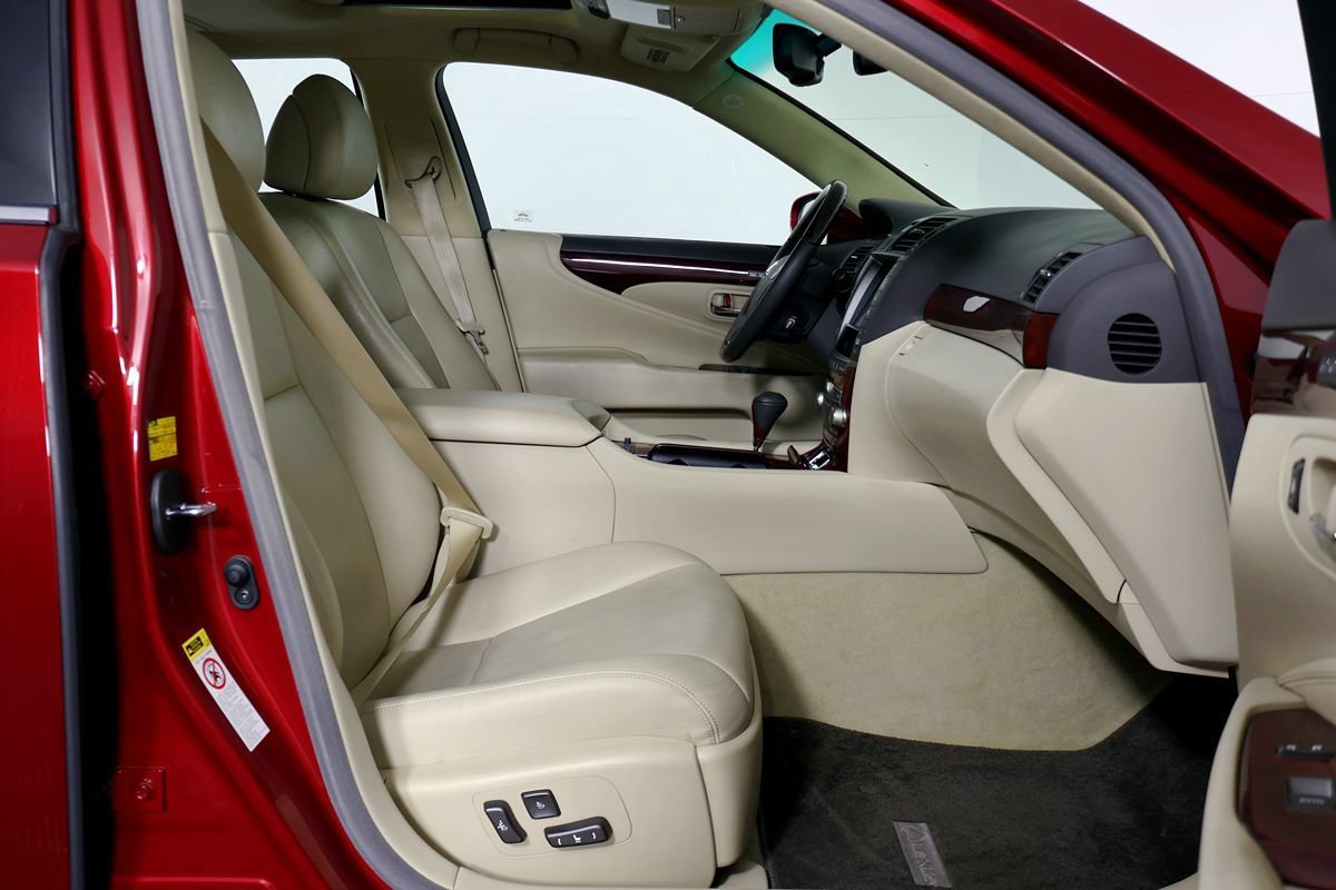 Used 2011 Lexus LS 460 L w/ Luxury Pkg AWD/4WD image 48