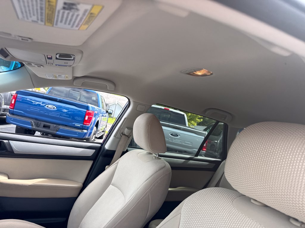 Used 2017 Subaru Outback 2.5i Premium AWD/4WD image 25