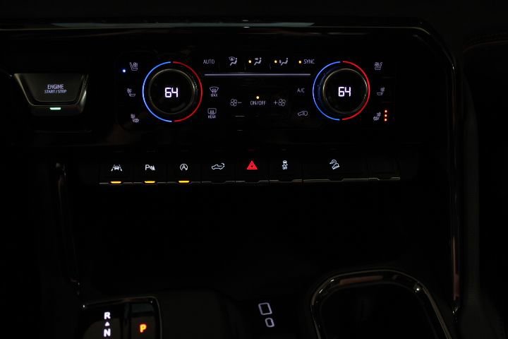 Used 2024 GMC Sierra 1500 AT4 w/ Technology Package image 27